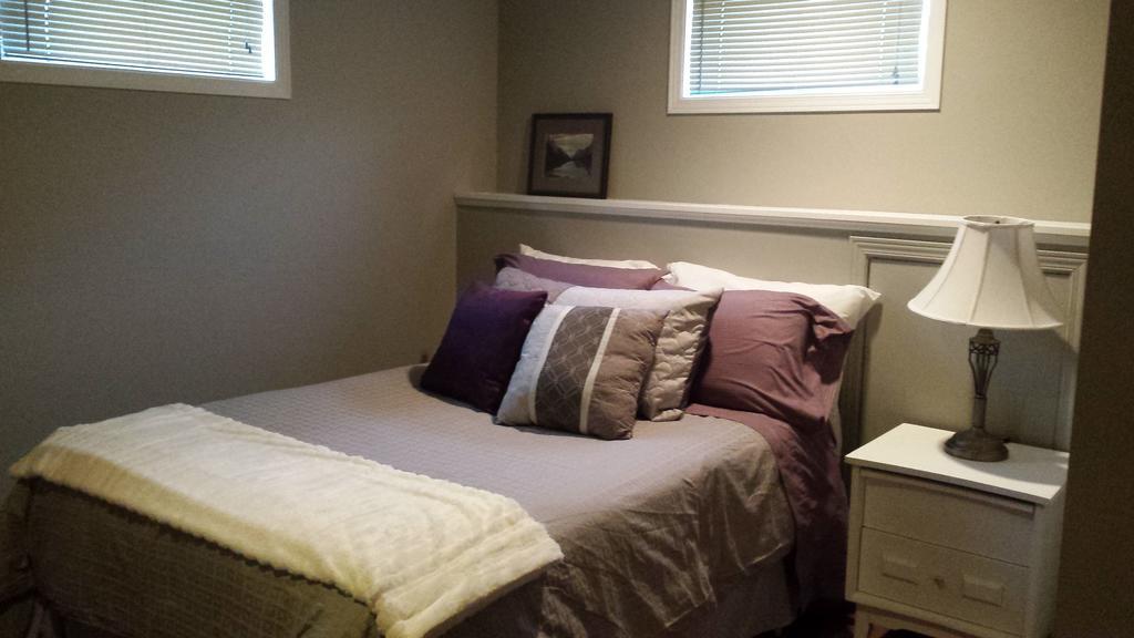 Fully Furnished On Broadway In Moncton Appartement Buitenkant foto