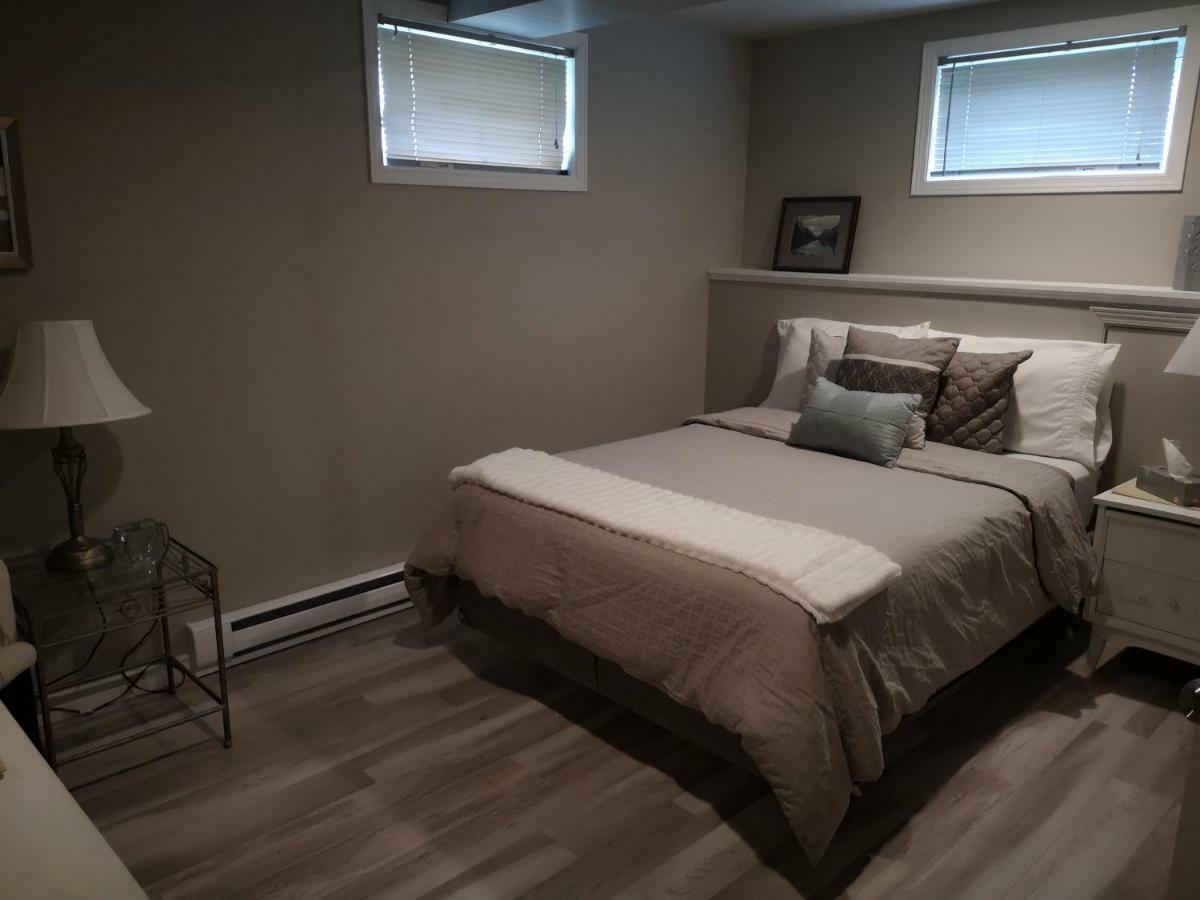 Fully Furnished On Broadway In Moncton Appartement Buitenkant foto