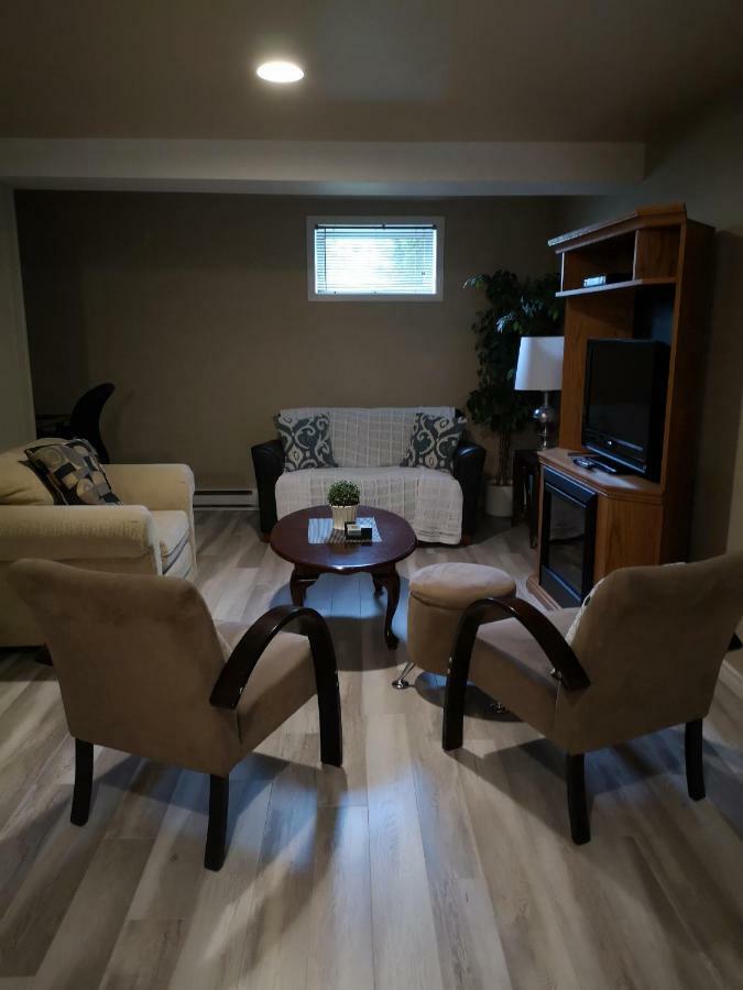 Fully Furnished On Broadway In Moncton Appartement Buitenkant foto